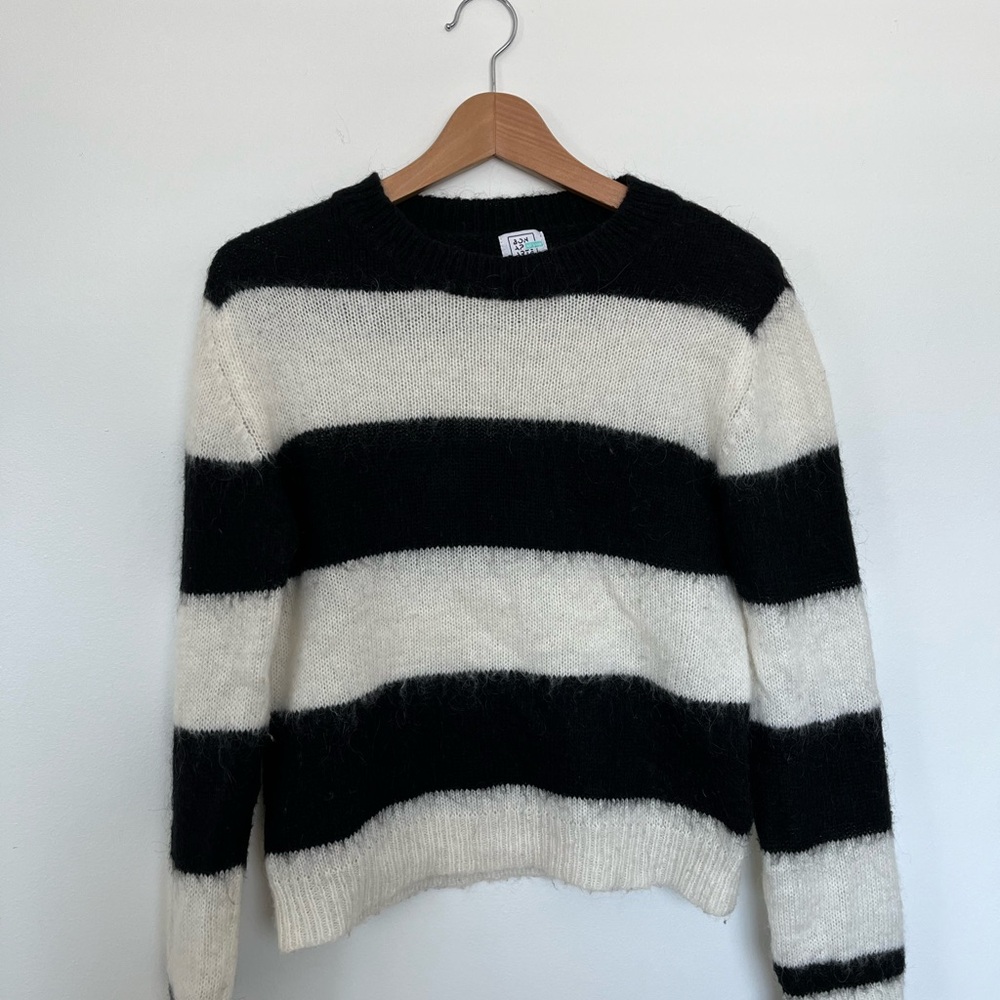 Black & White Striped Crewneck Sweater - Women's Classic Knit